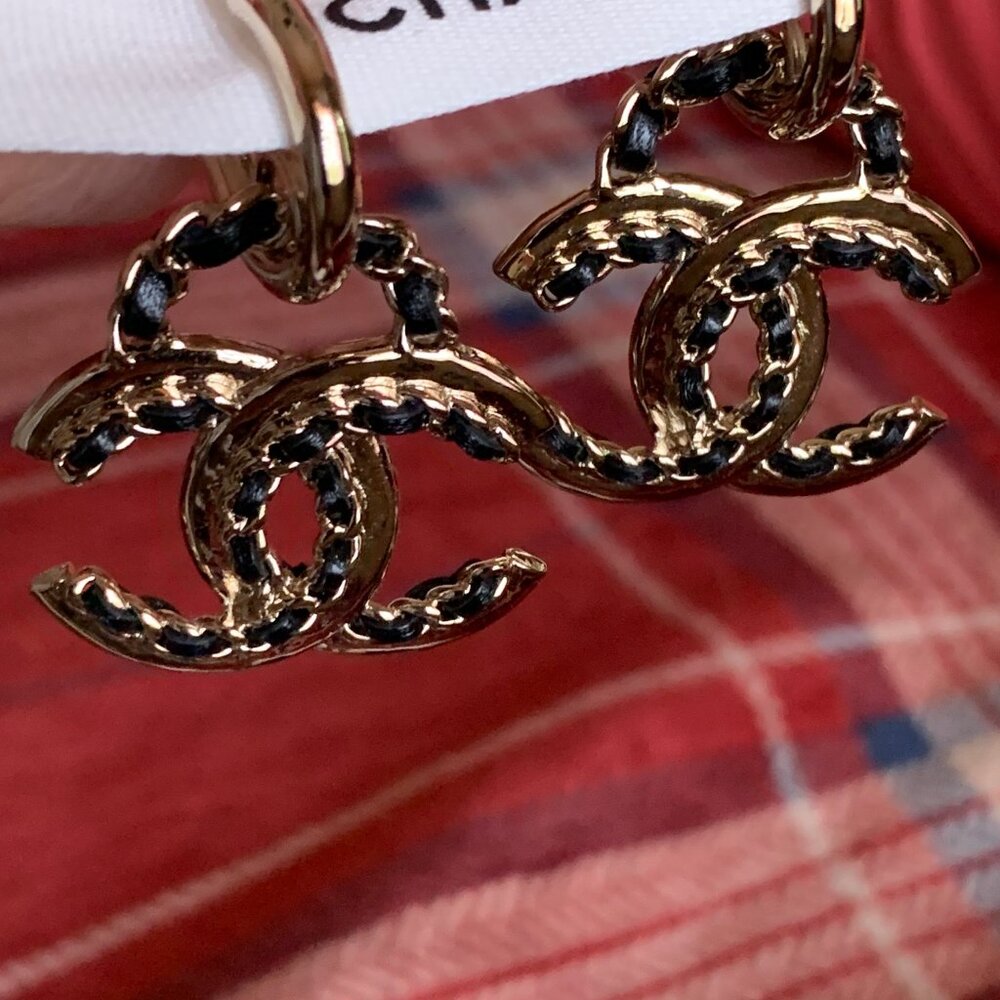 Chanel CC Black leather Chain CC Logo Dangle Earrings B22 P - Picture 7 of 7